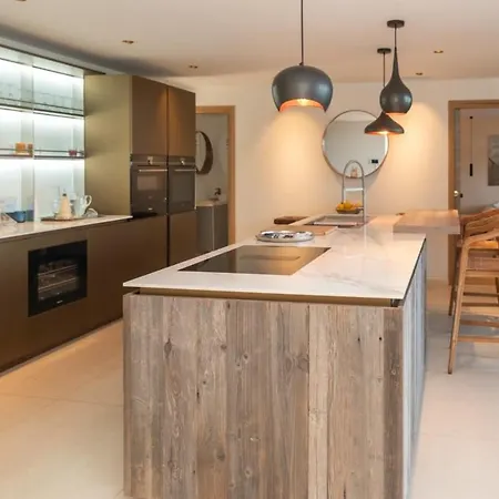 Vila Luxueuse Bord De *